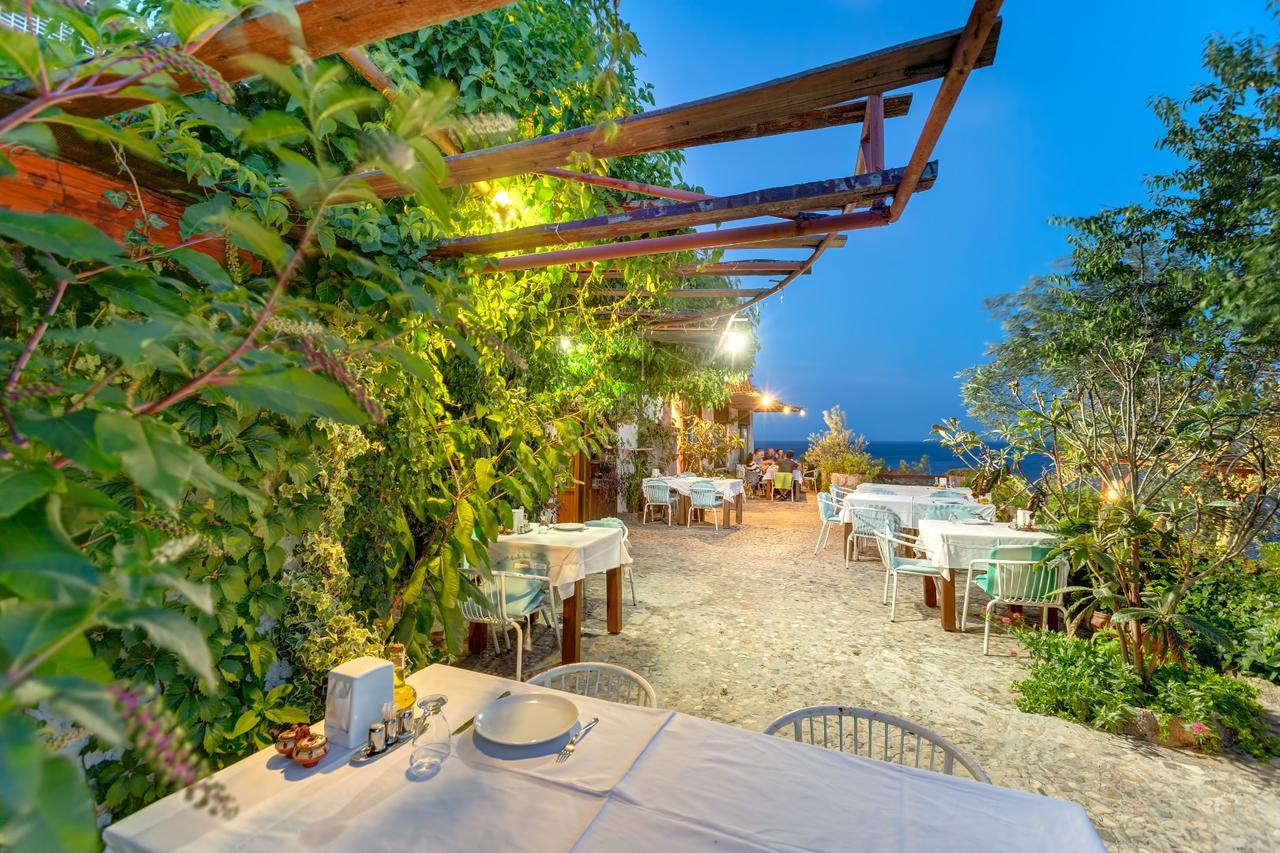 Assos Terrace Hotel Buitenkant foto